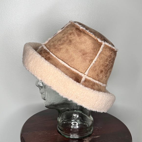Anthropologie Accessories - Anthropologie NWT $54 Wyeth Sherpa-Lined Bucket Hat